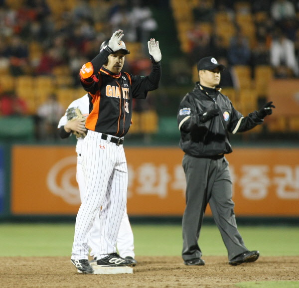 9회 손아섭선수의 달아나는 1타점 적시타 장면